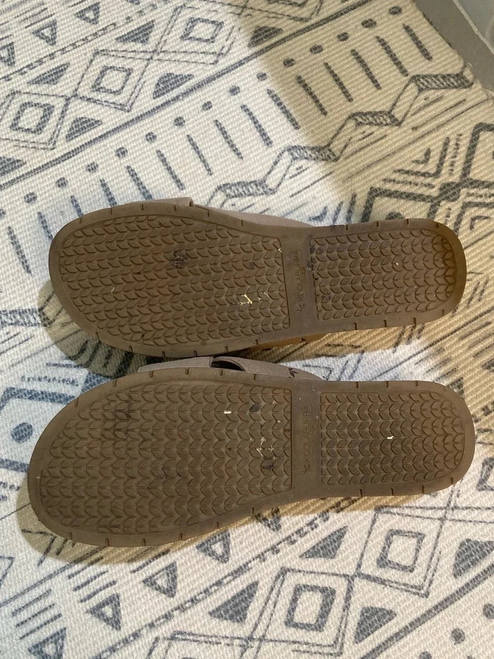 Koolaburra by UGG Carenza Flat Platform Slide Sandal Woman’s size 8